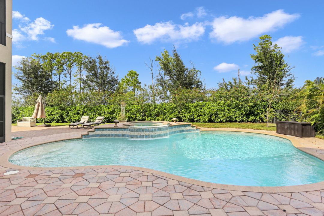 2934 Cinnamon Bay Cir, Naples, FL 34119