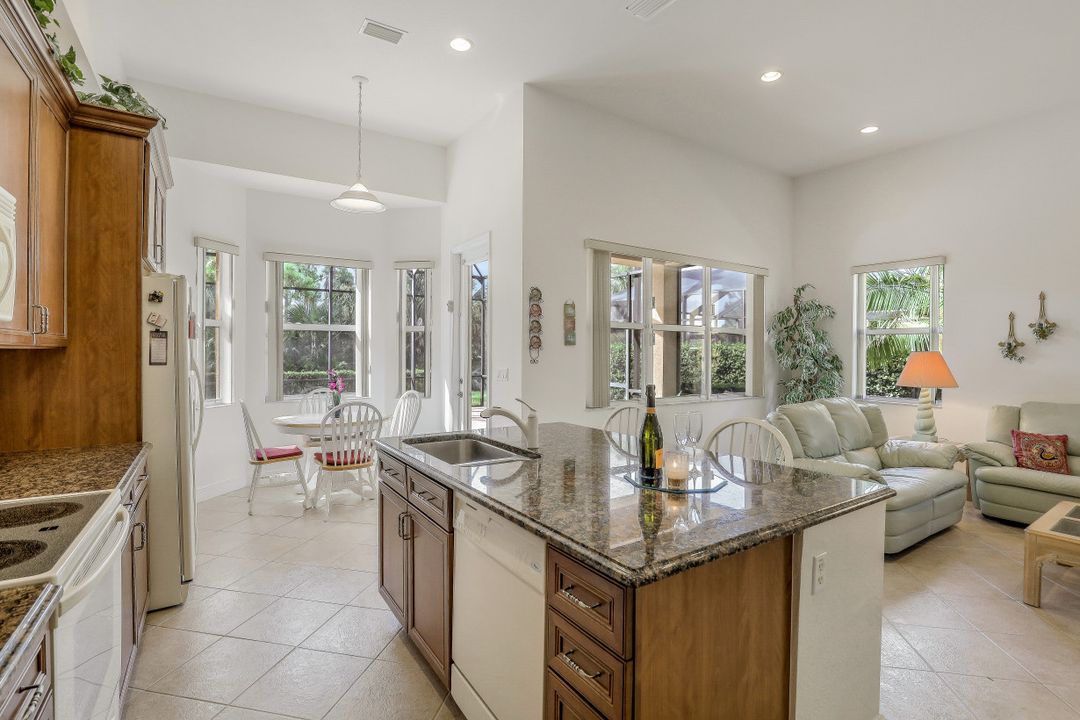 1985 Par Dr, Naples, FL 34120