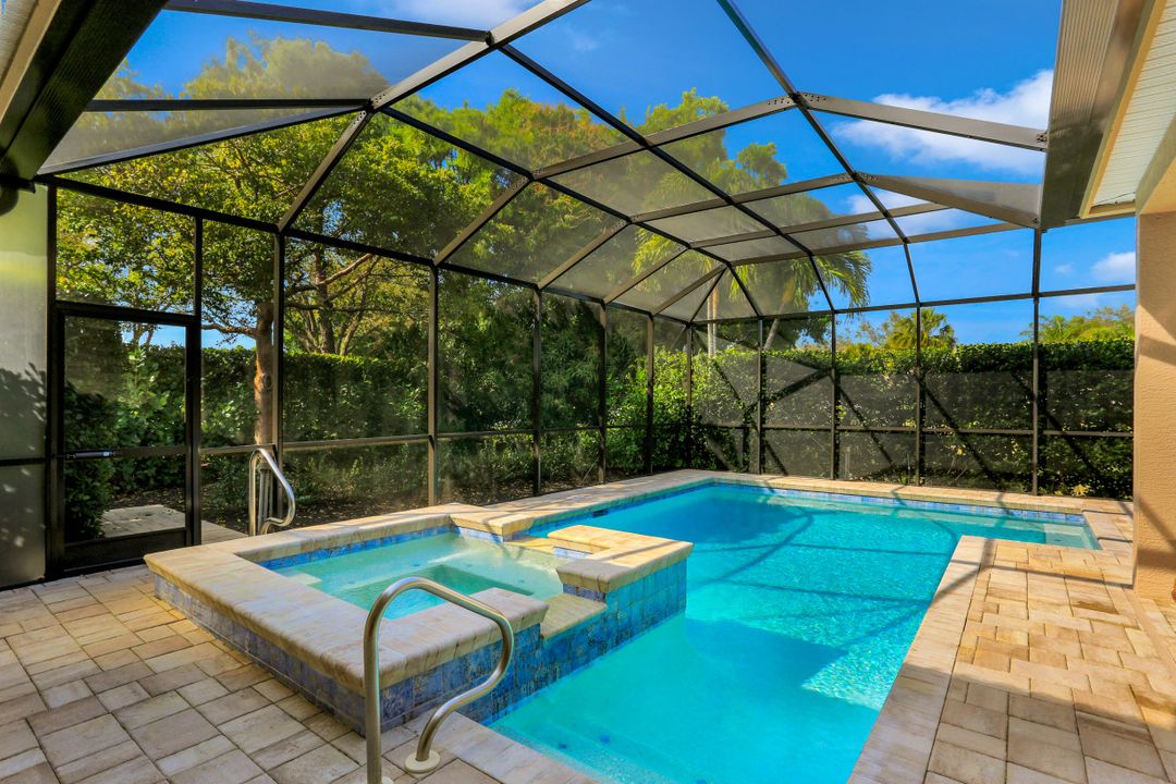 6615 Chestnut Cir, Naples, FL 34109
