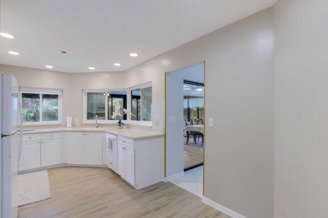 736 Reef Point Cir, Naples, FL 34108