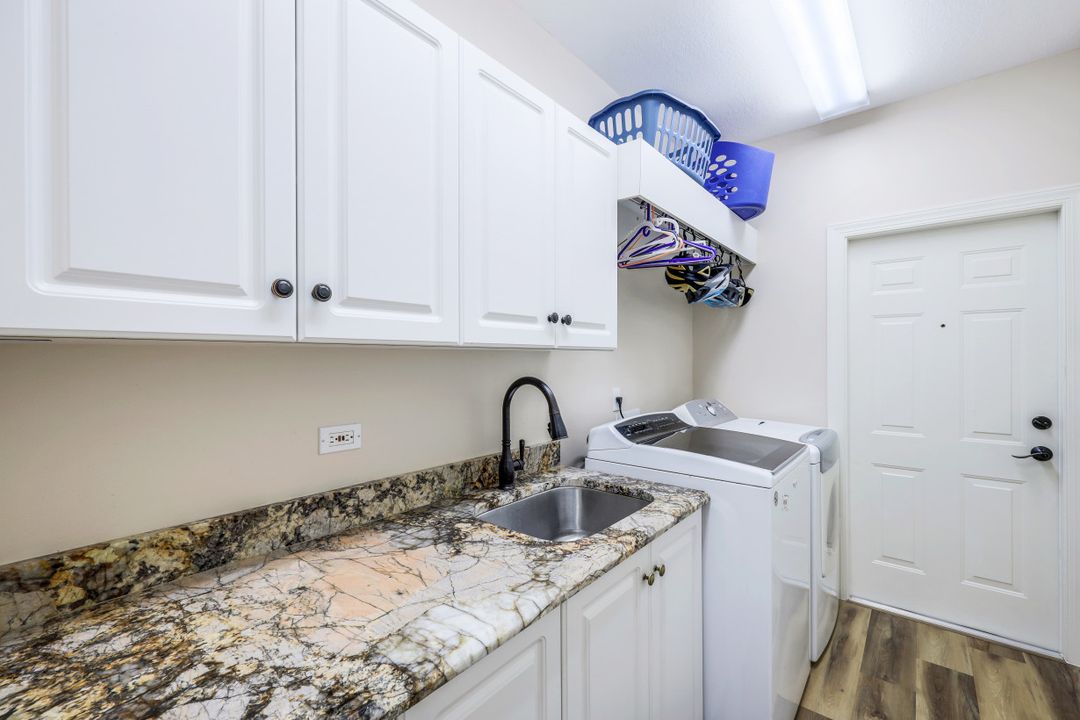 606 Shoreline Dr, Naples, FL 34119