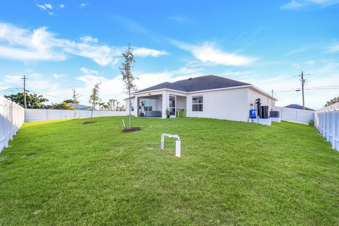 117 NW 27th Pl, Cape Coral, FL 33993