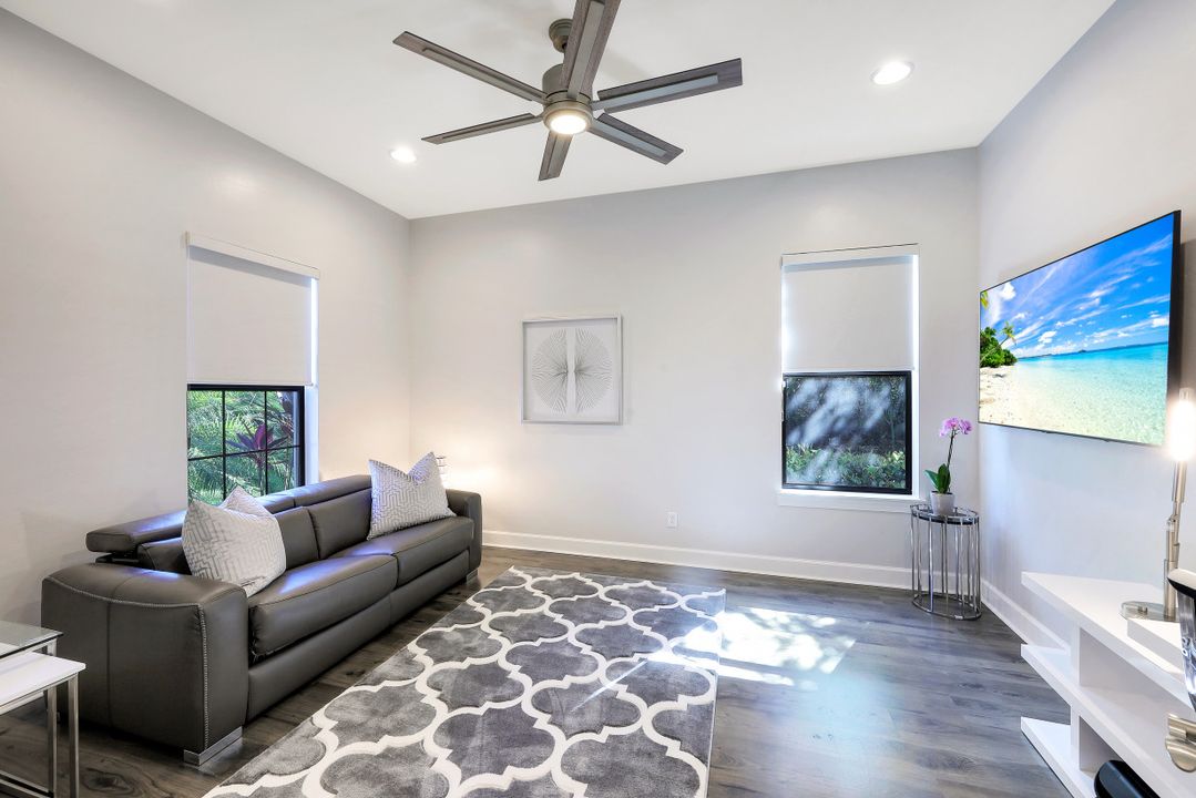 8696 Dilillo Ct, Naples, FL 34119