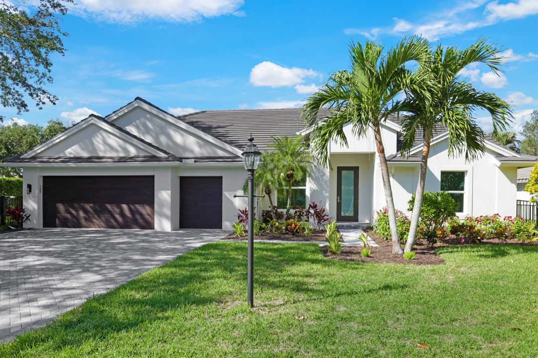 7525 Cordoba Cir, Naples, FL 34109