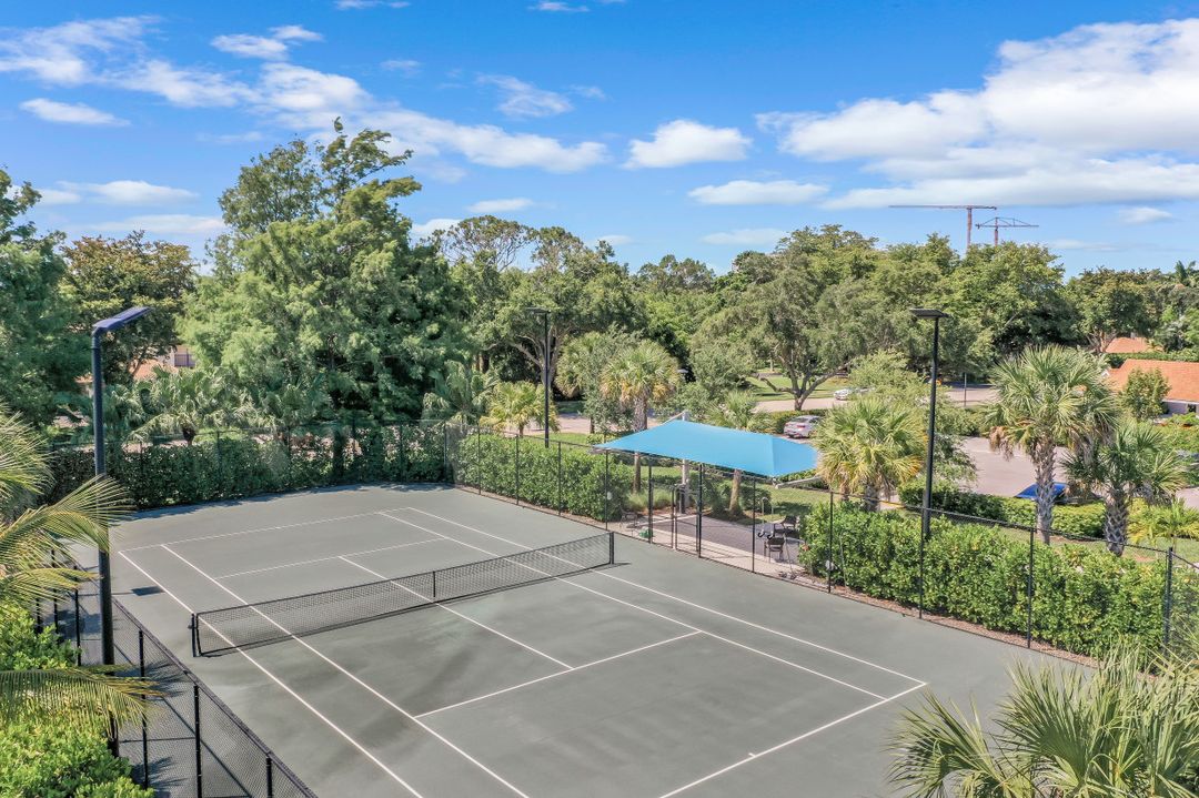 544 Retreat Dr #201, Naples, FL 34110