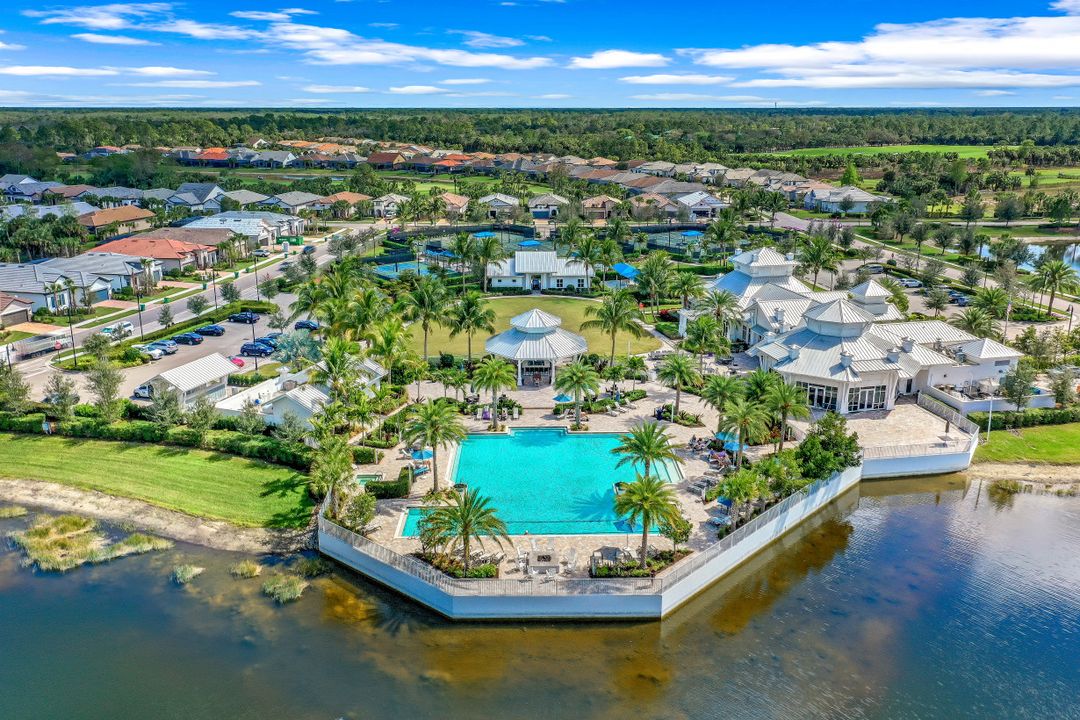 9373 Surfbird Ct, Naples, FL 34120