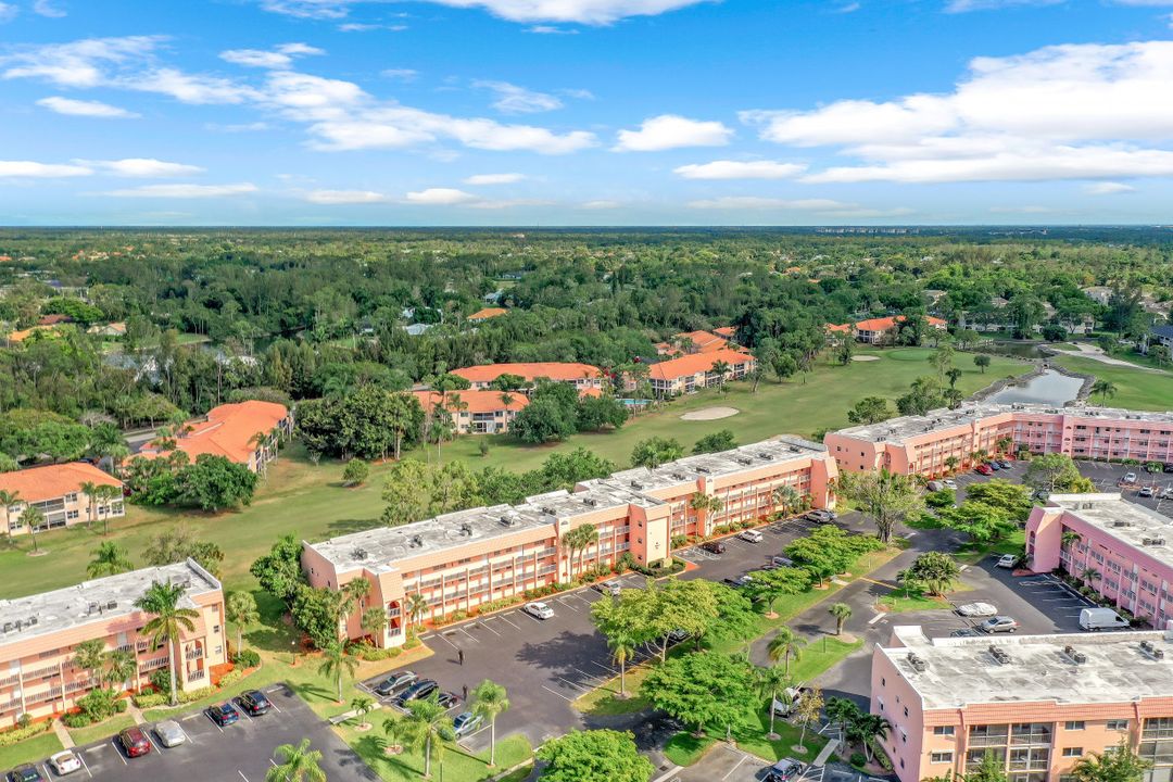 200 Turtle Lake Ct #303, Naples, FL 34105