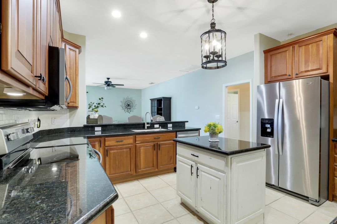 3738 Recreation Ln, Naples, FL 34116