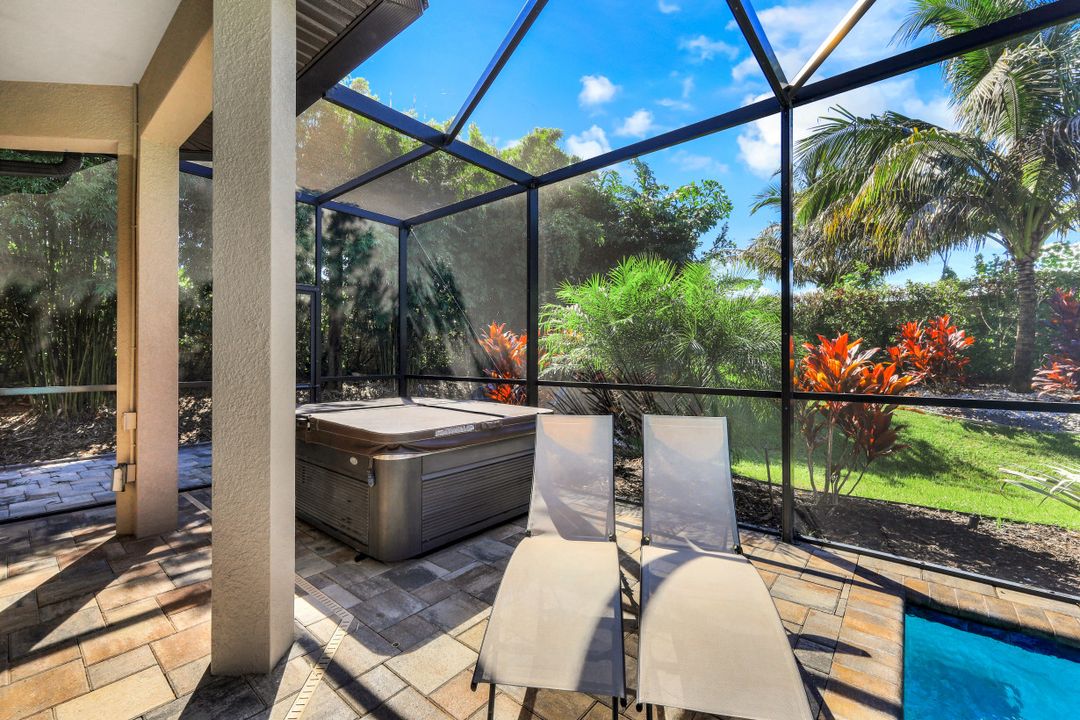 8696 Dilillo Ct, Naples, FL 34119