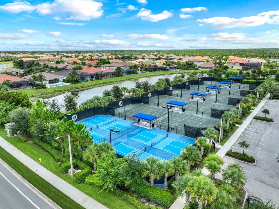 4448 Aurora St, Naples, FL 34119