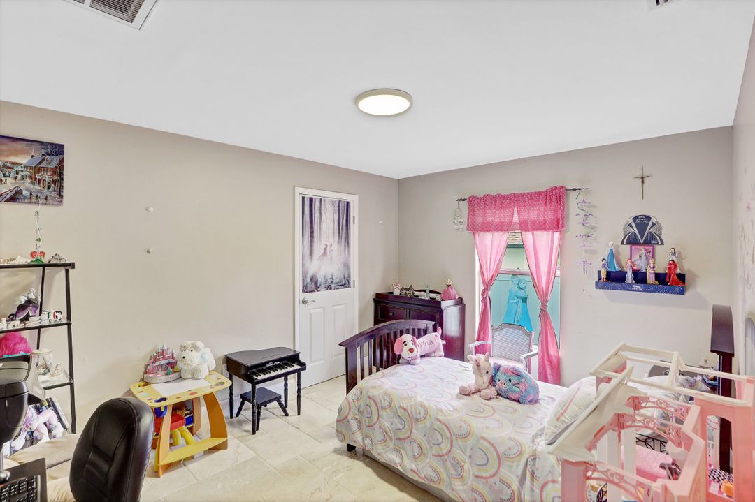 1218 SW 18th Ave, Cape Coral, FL 33991