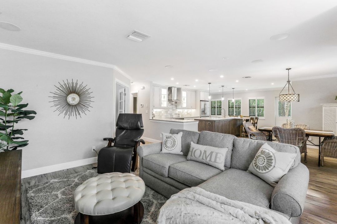 749 97th Ave N, Naples, FL 34108