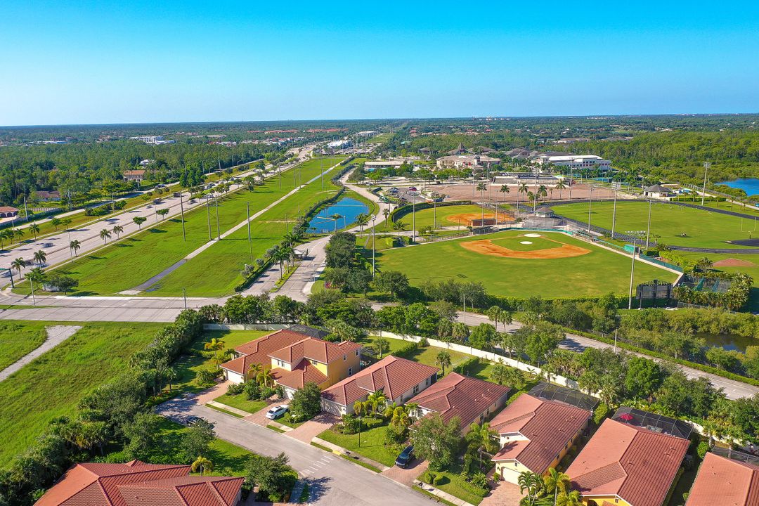 13484 Cambridge Ln, Naples, FL 34109