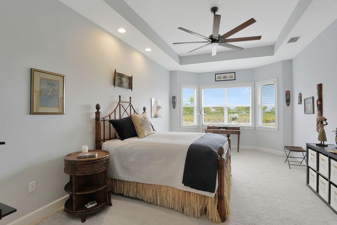 6462 Warwick Ave, Naples, FL 34113