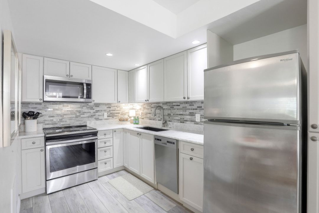 780 10th Ave S #6, Naples, FL 34102