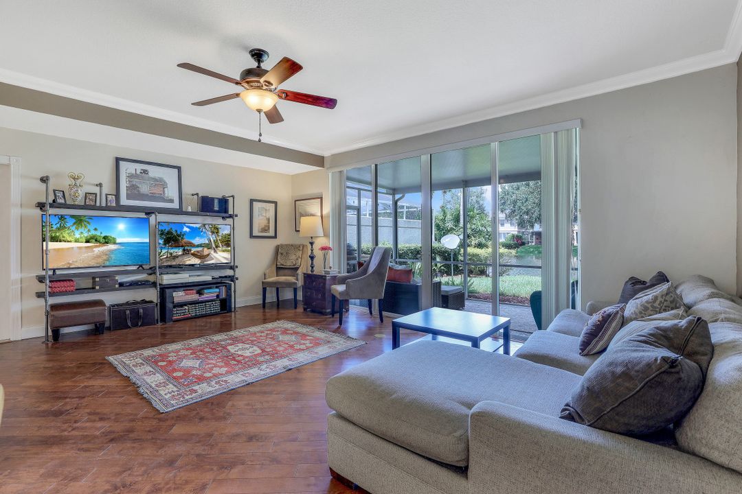 5637 Cove Cir, Naples, FL 34119