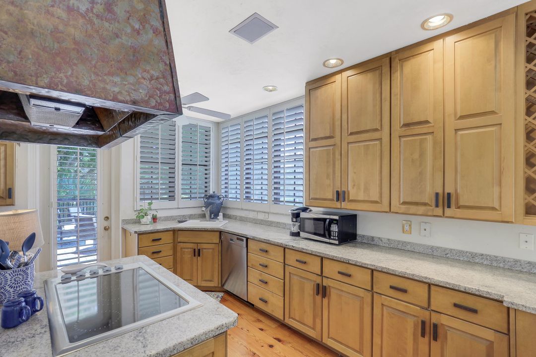 376 Leatherfern Ln, Marco Island, FL 34145