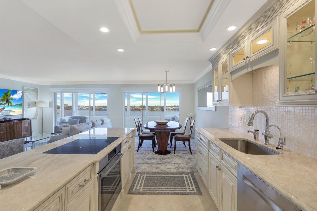 3420 Gulf Shore Blvd N #52, Naples, FL 34103