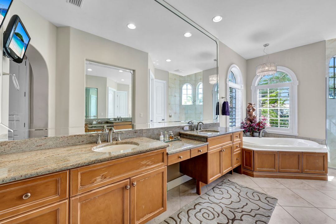 18020 Via Bellamare Ln, Miromar Lakes, FL 33913