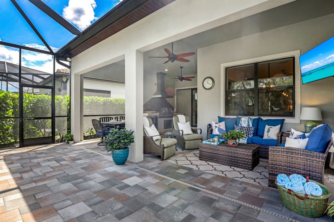 9383 Greyhawk Trl, Naples, FL 34120