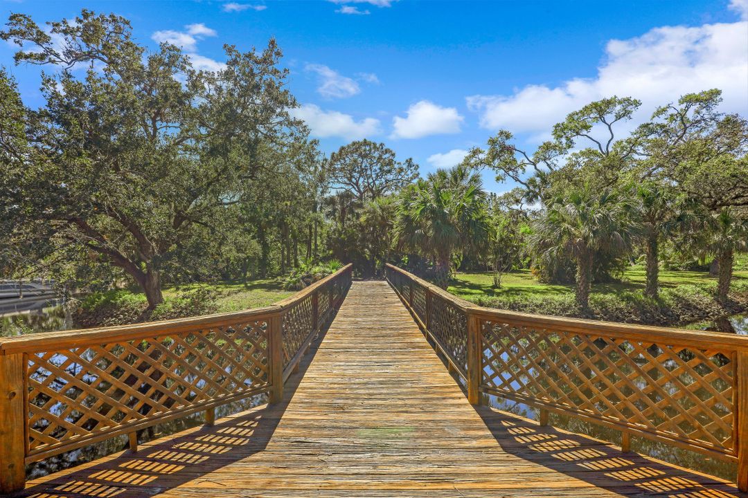 182 Cocohatchee Blvd, Naples, FL 34110