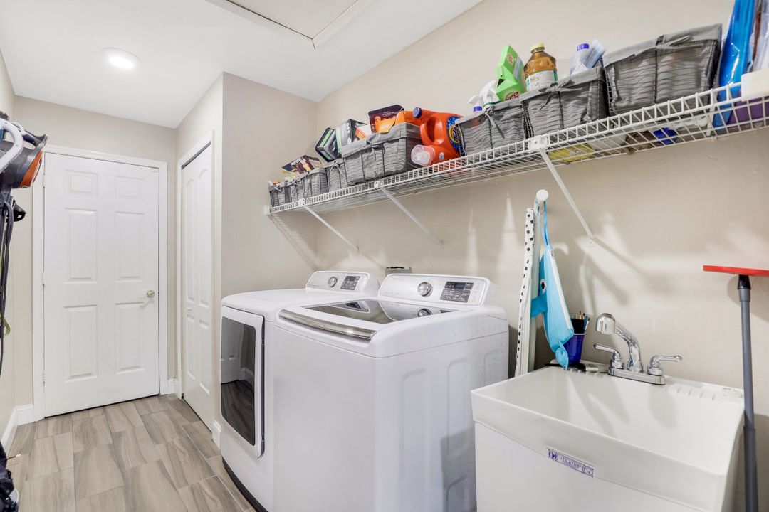 10430 Windsor Way, Naples, FL 34109