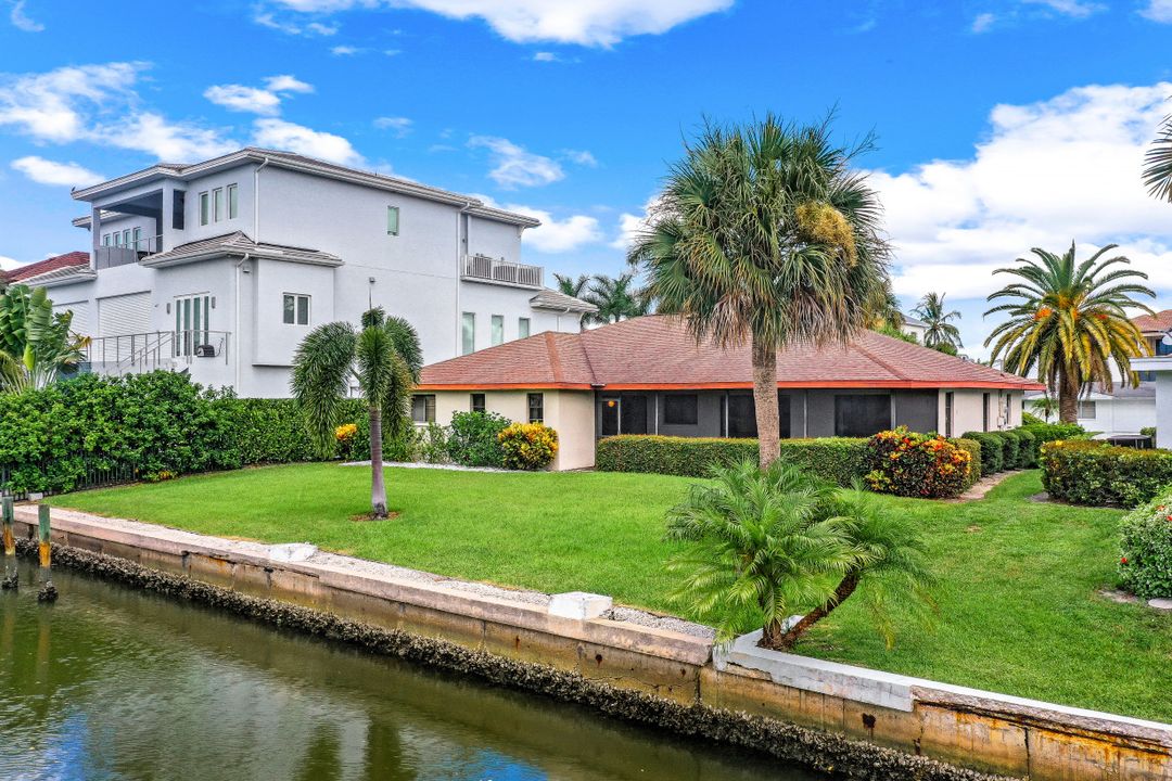 466 Tradewinds Ave, Naples, FL 34108