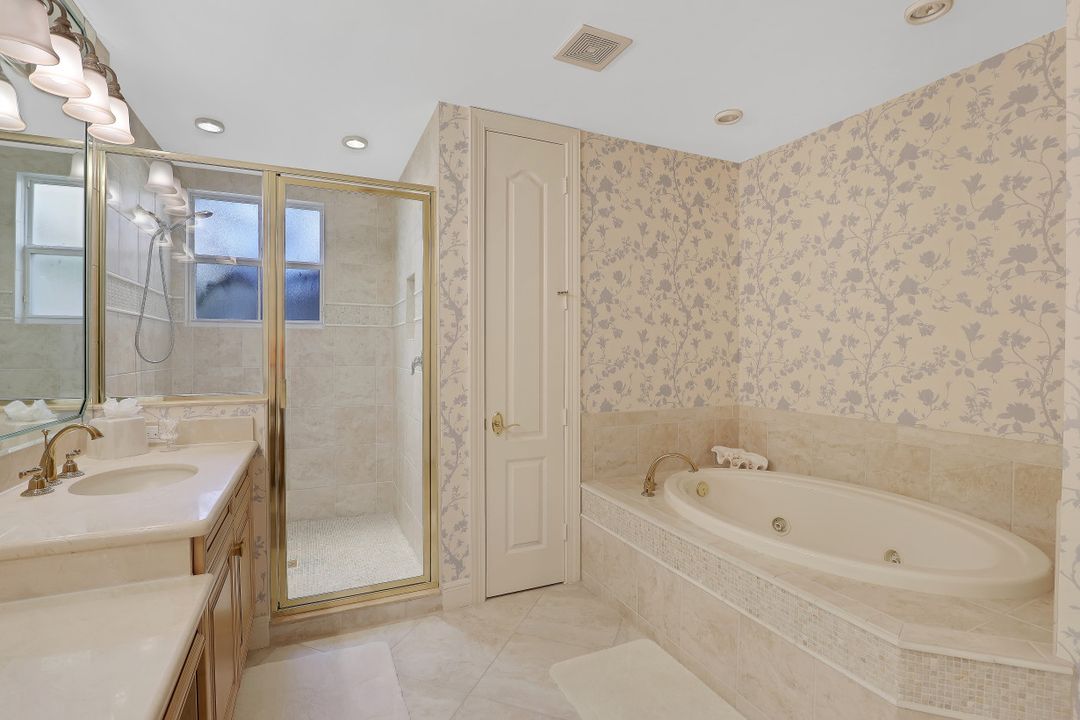 575 Avellino Isles Cir #101, Naples, FL 34119