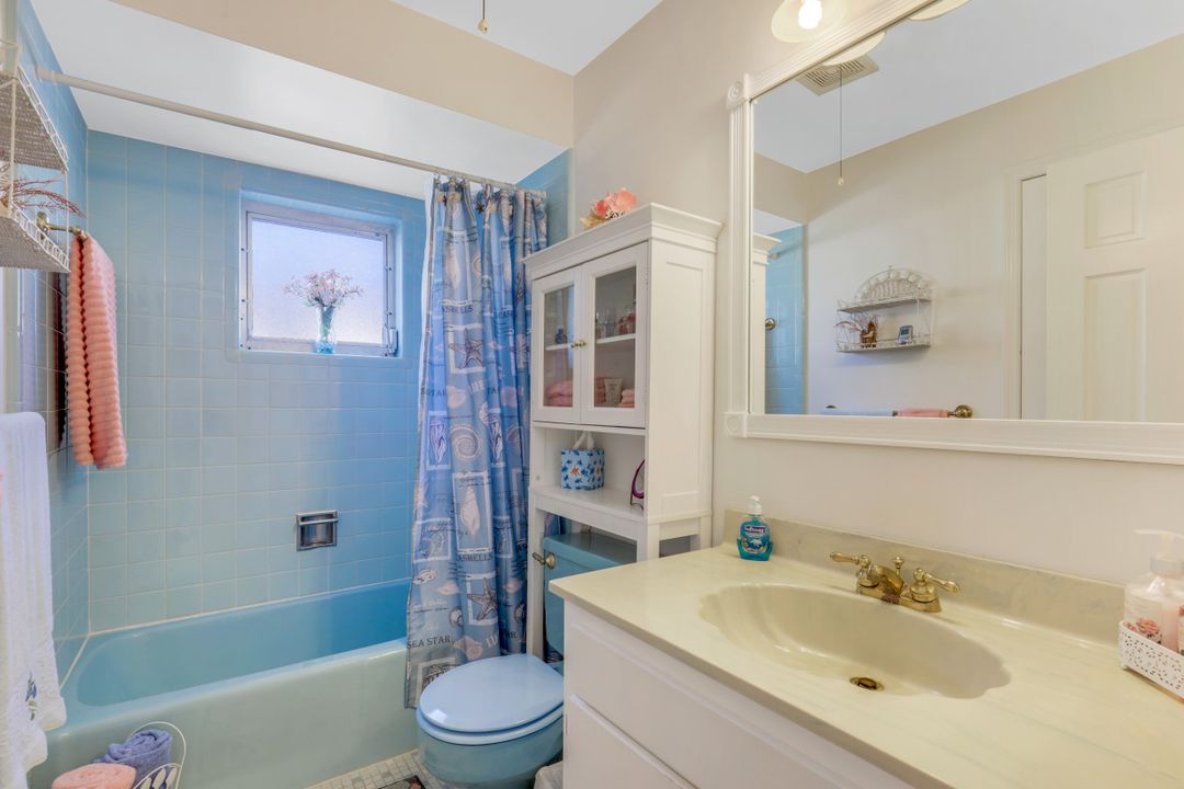 4933 SW 11th Ct, Cape Coral, FL 33914