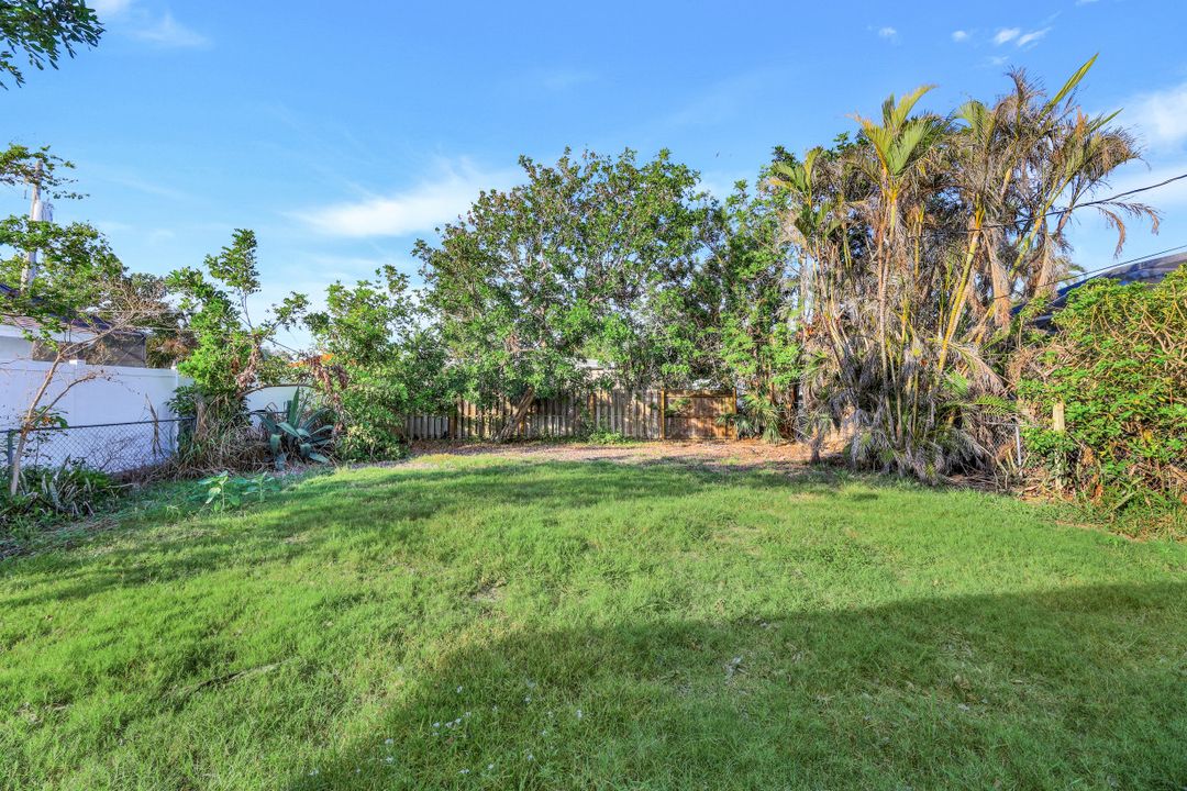 513 104th Ave N, Naples, FL 34108