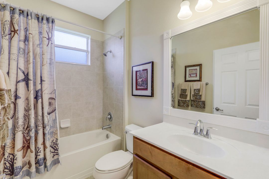 14528 Grapevine Dr, Naples, FL 34114