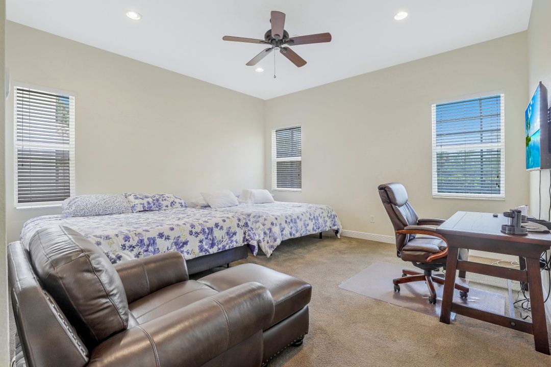 1717 Birdie Dr, Naples, FL 34120