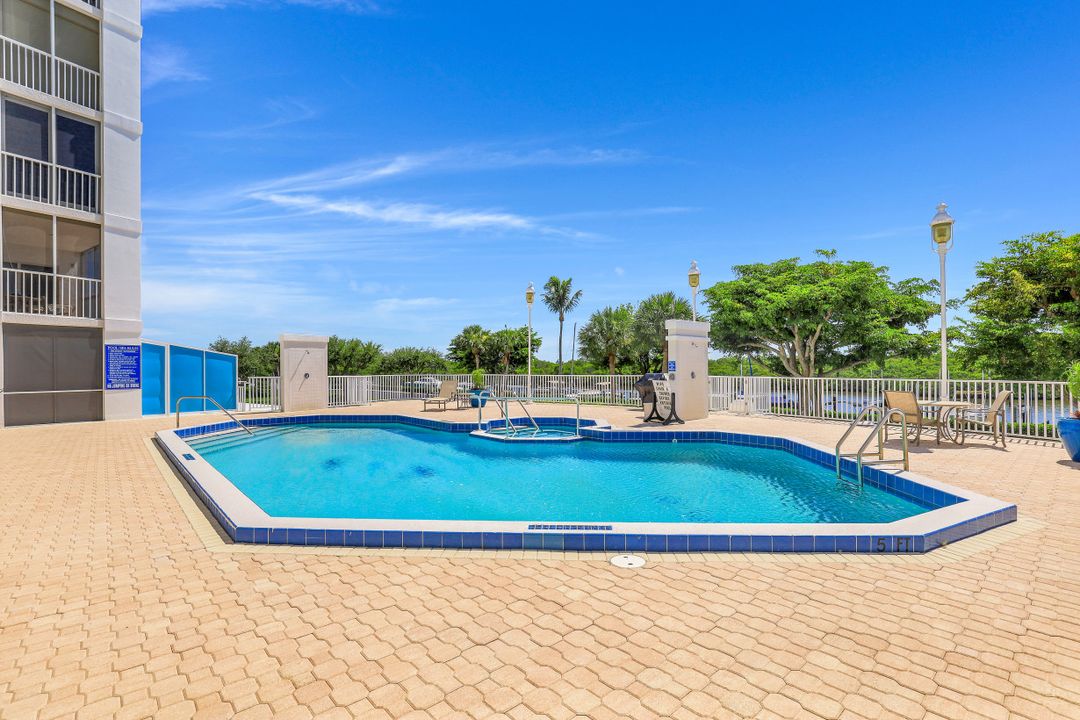 13105 Vanderbilt Dr #408, Naples, FL 34110