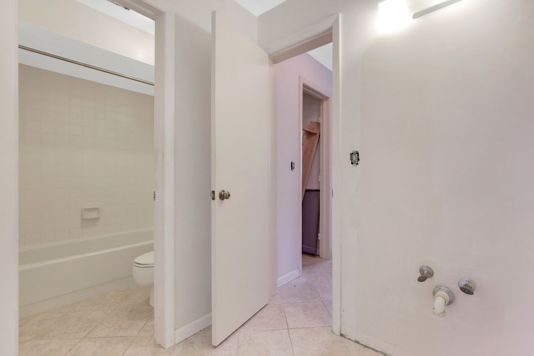 1062 Pine Isle Ln  #1062, Naples, FL 34112