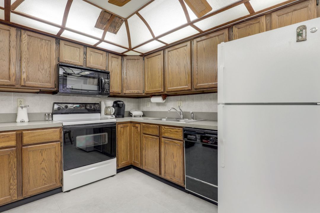 814 93rd Ave N, Naples, FL 34108