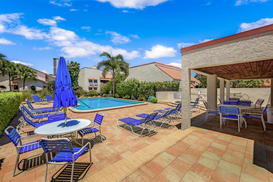 523 Serendipity Dr #523, Naples, FL 34108