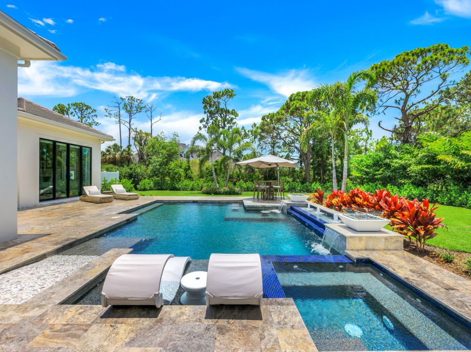 359 Warwick Way, Naples, FL 34110