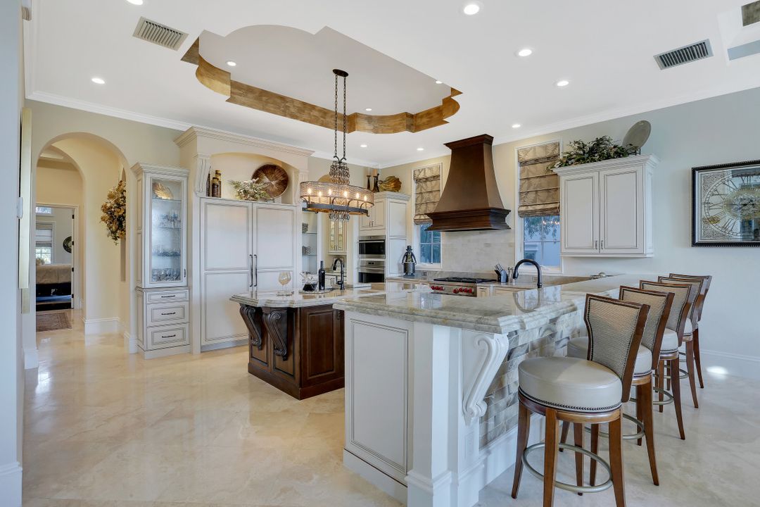 172 Seabreeze Ave, Naples, FL 34108