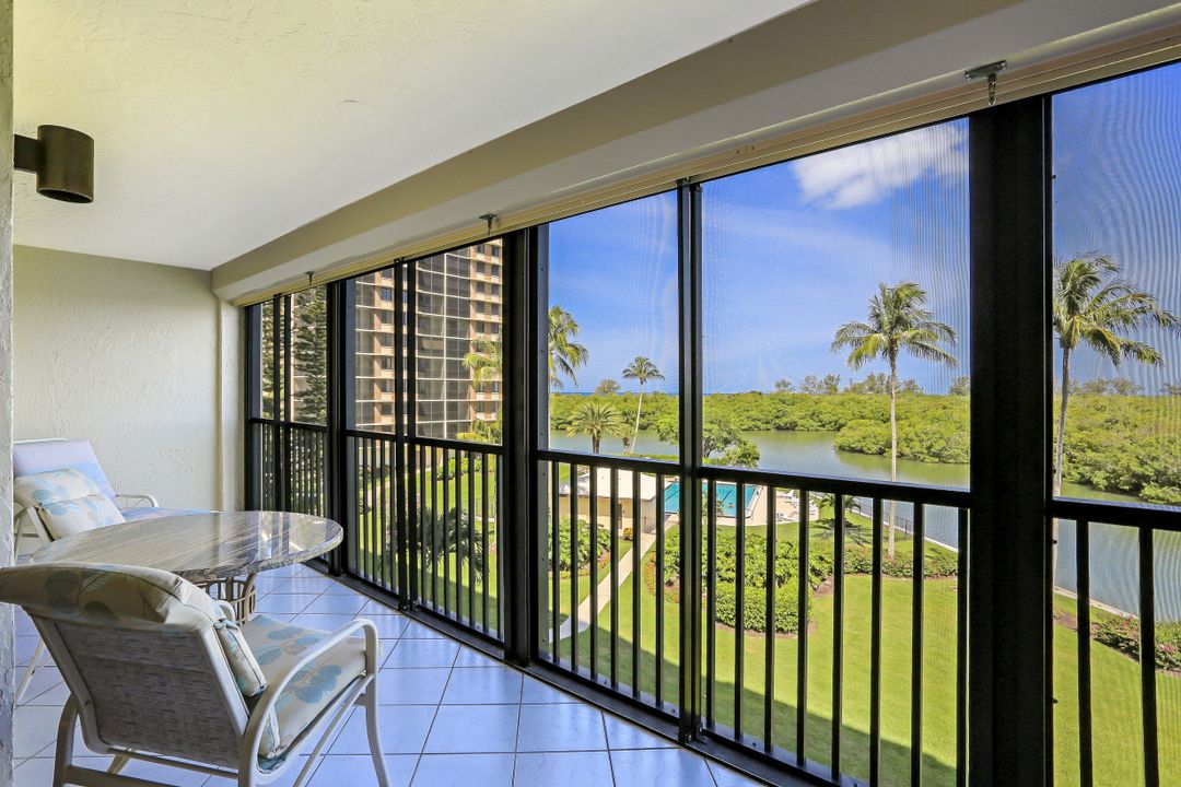 17 Bluebill Ave #305, Naples, FL 34108