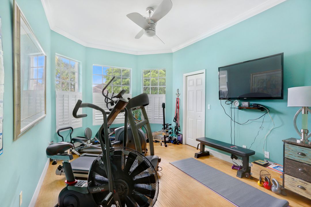 8708 S Lake Cir, Fort Myers, FL 33908