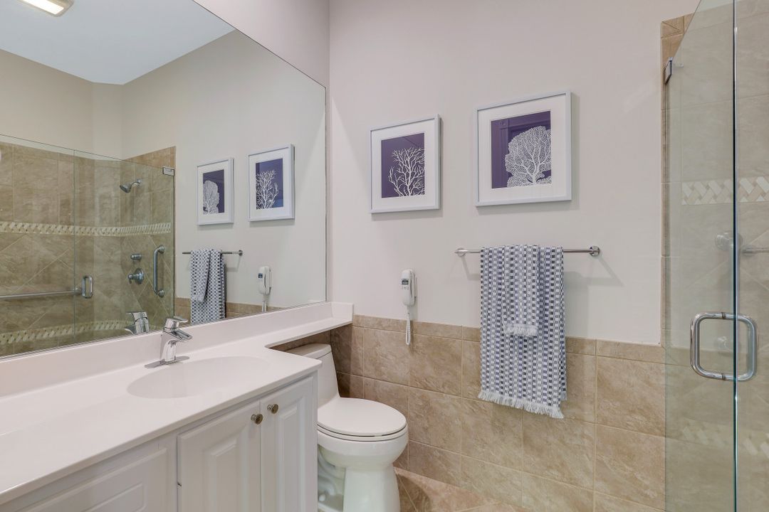 5500 Freeport Ln, Naples, FL 34119