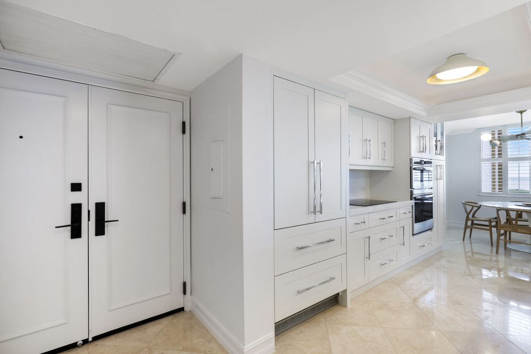 6585 Nicholas Blvd #1103, Naples, FL 34108