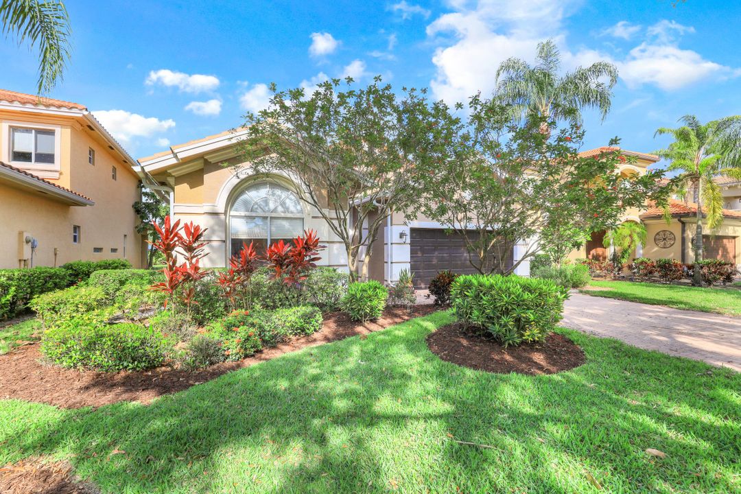 2108 Par Dr, Naples, FL 34120