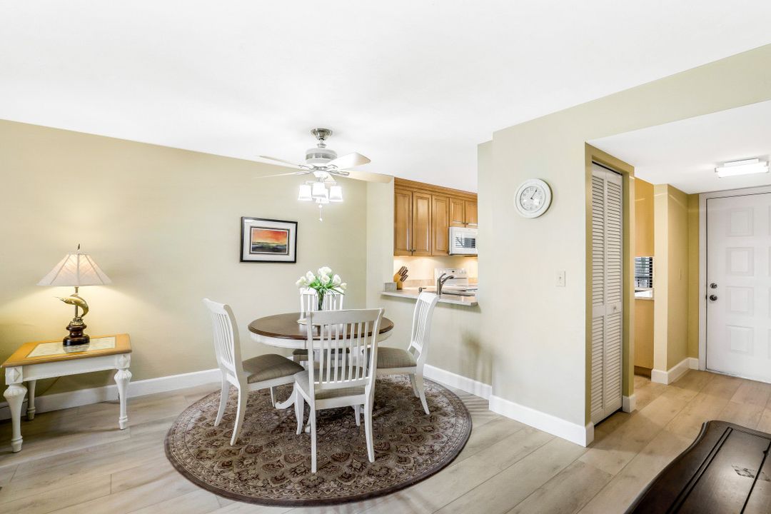 228 Fox Glen Dr APT 3202, Naples, FL 34104