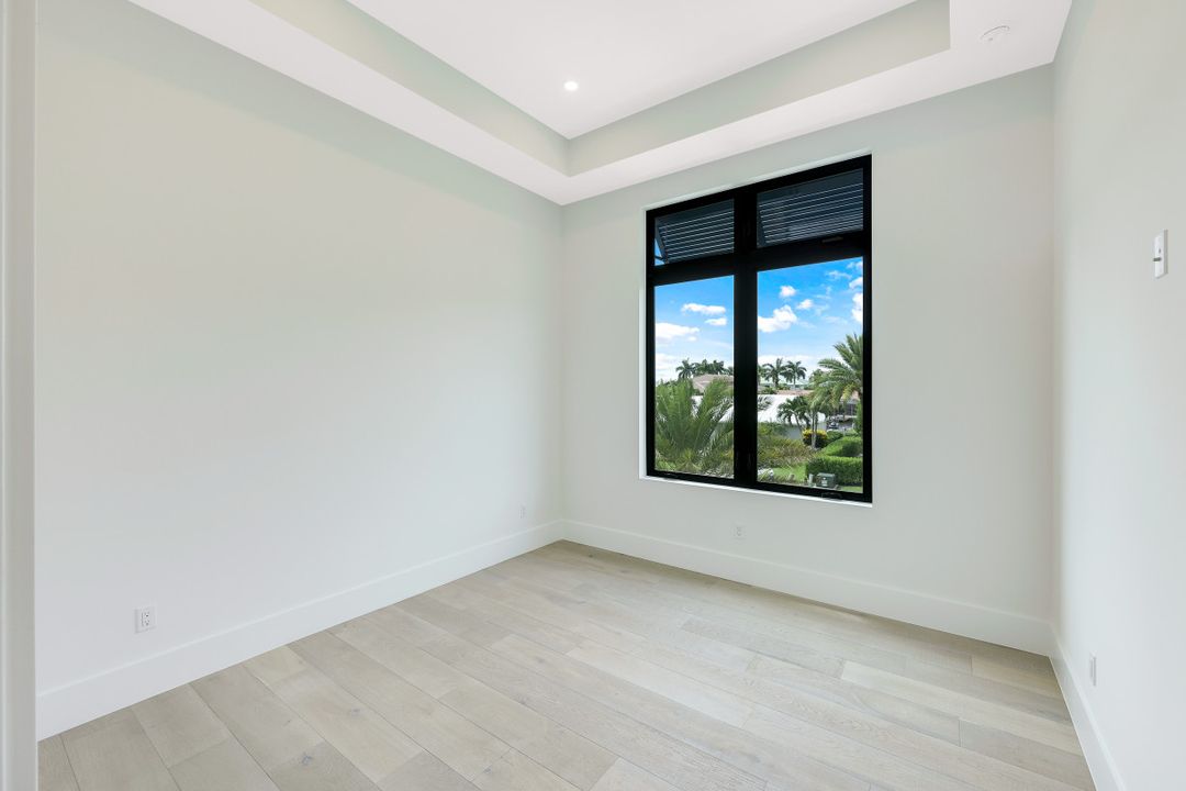 241 Egret Ave, Naples, FL 34108