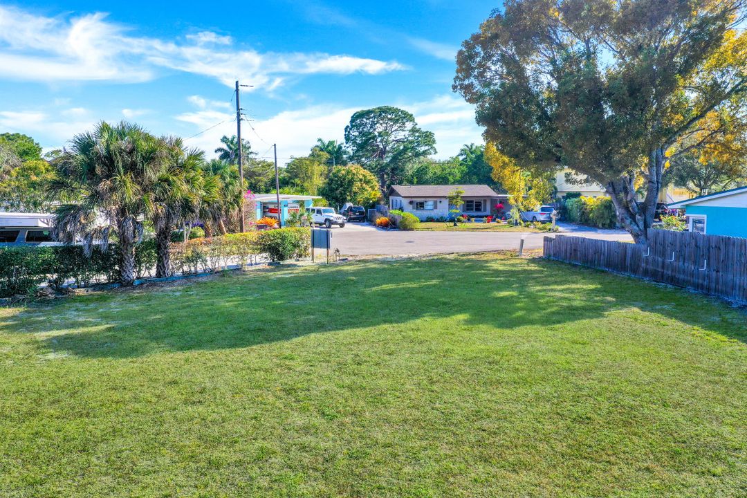 59 River Ct, Naples, FL 34110