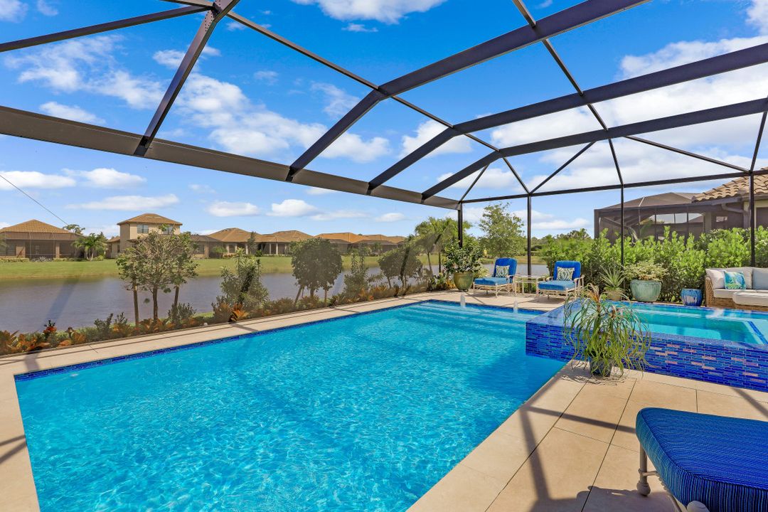 8669 Dilillo Ct, Naples, FL 34119