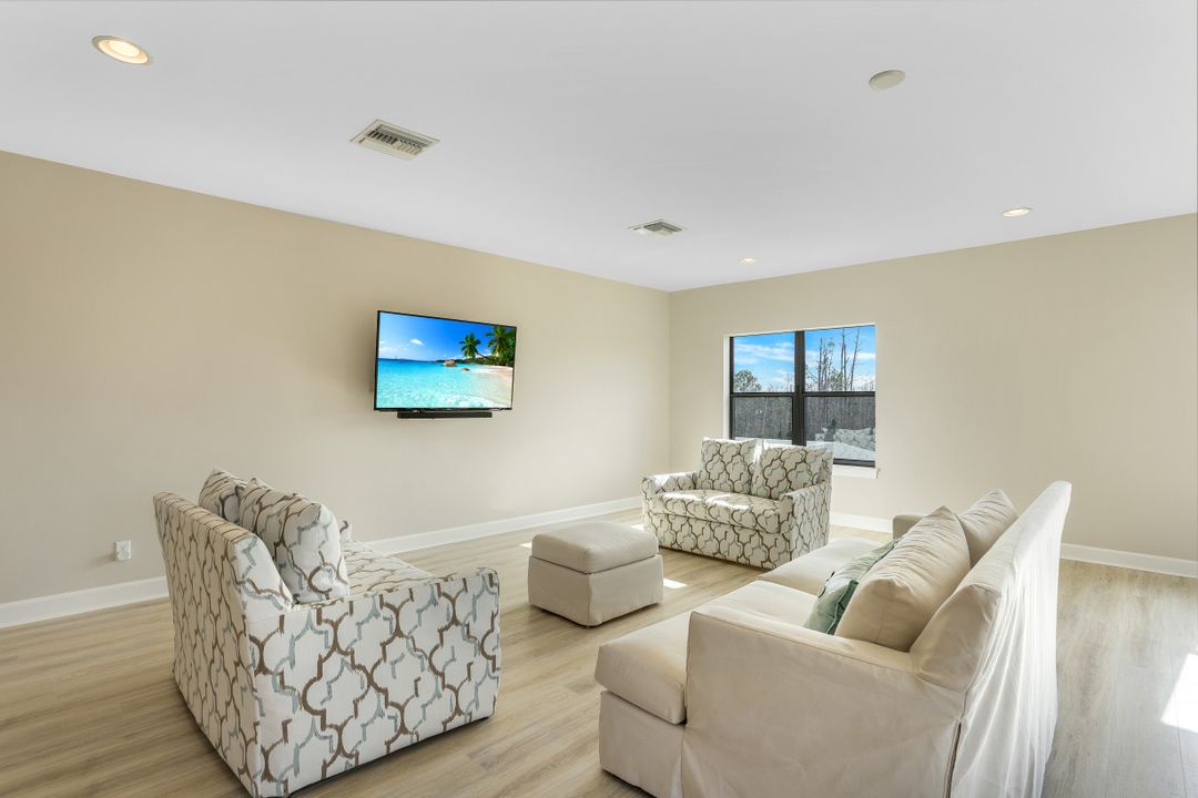 9086 Sorreno Ct, Naples, FL 34119