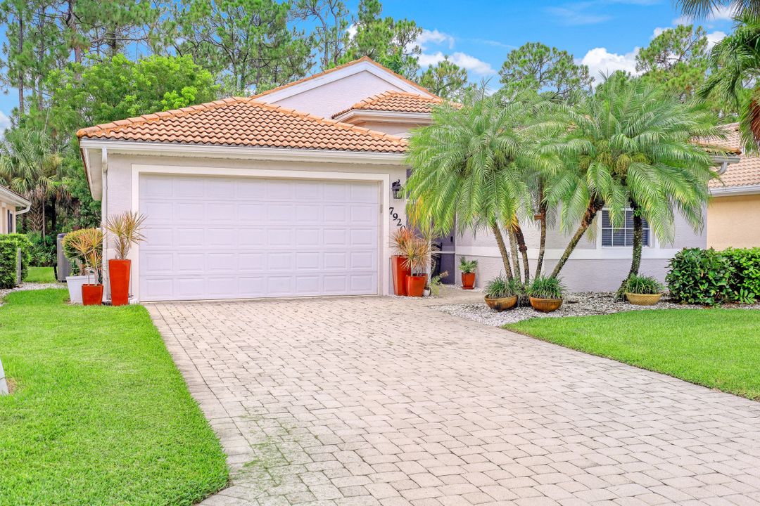 7920 Leicester Dr, Naples, FL 34104