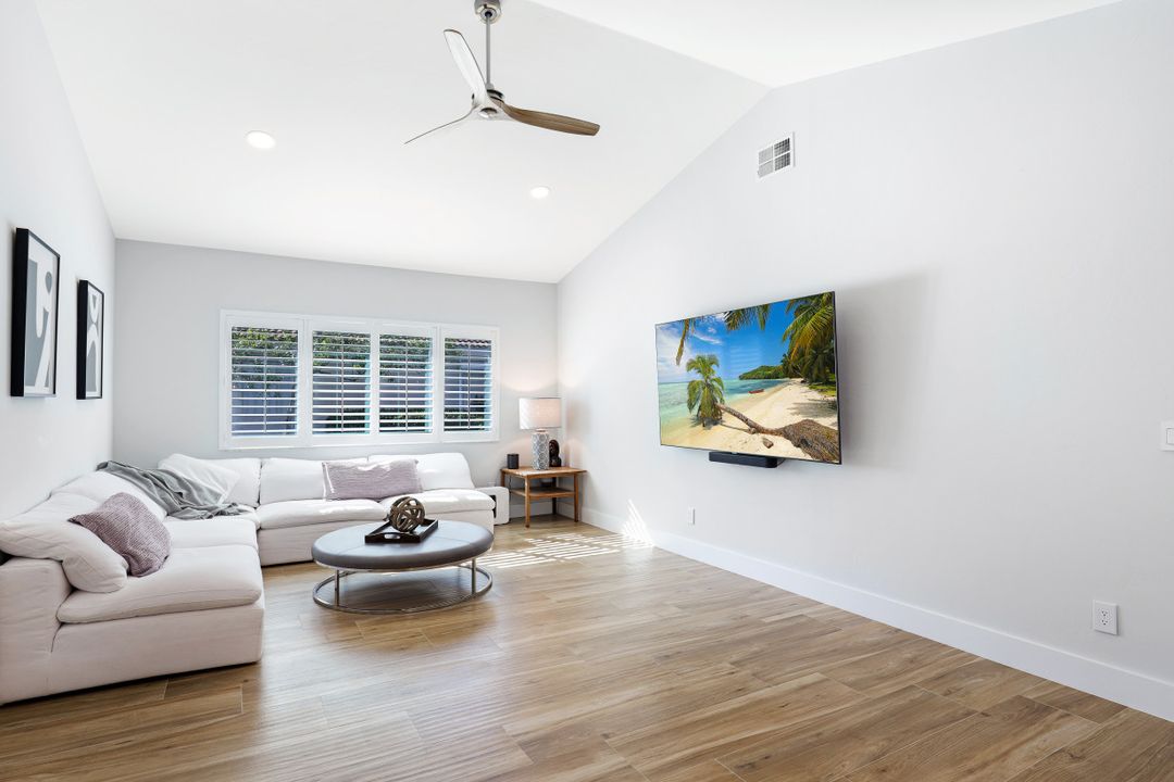 11102 Phoenix Way, Naples, FL 34119